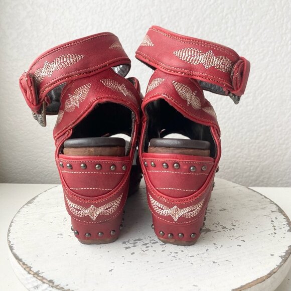 Elegant Red Embroidered Wedges - Picture 2 of 11